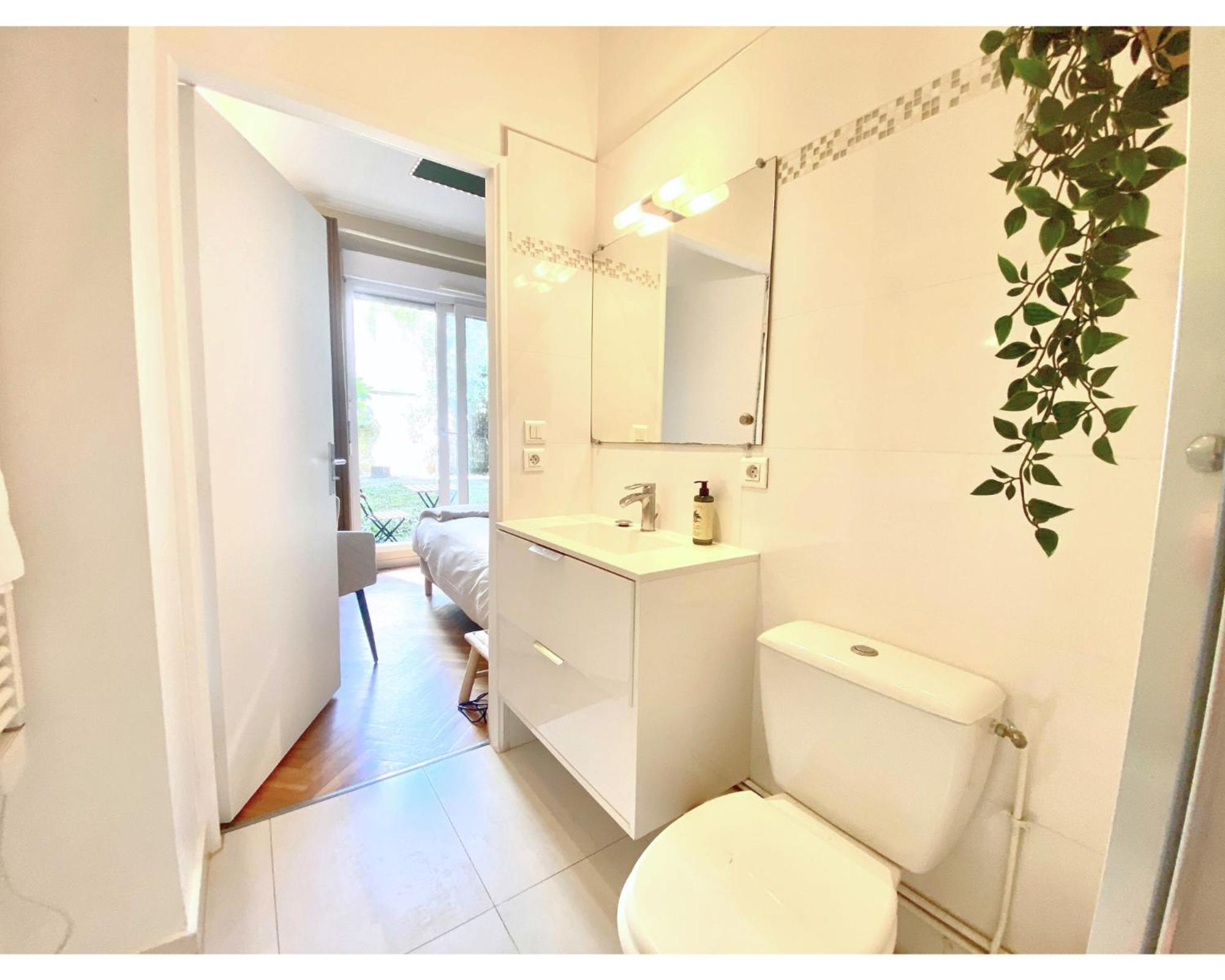 Cosy Avec Salle De Bain Et Jardin Prive * Paris